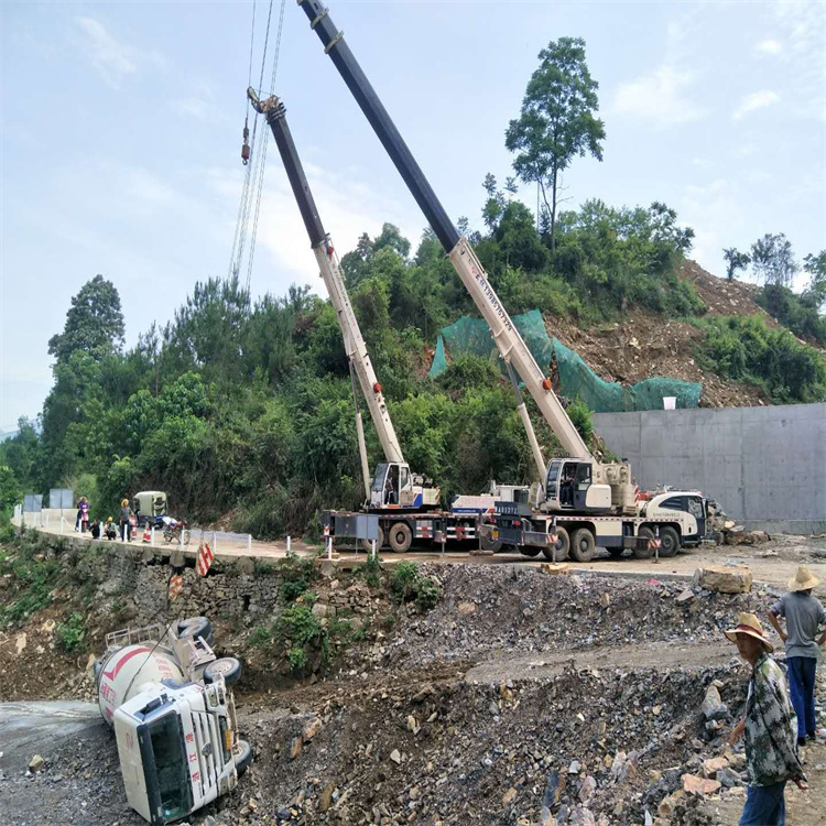 金湾汽车掉沟里叫吊车救援要多少钱