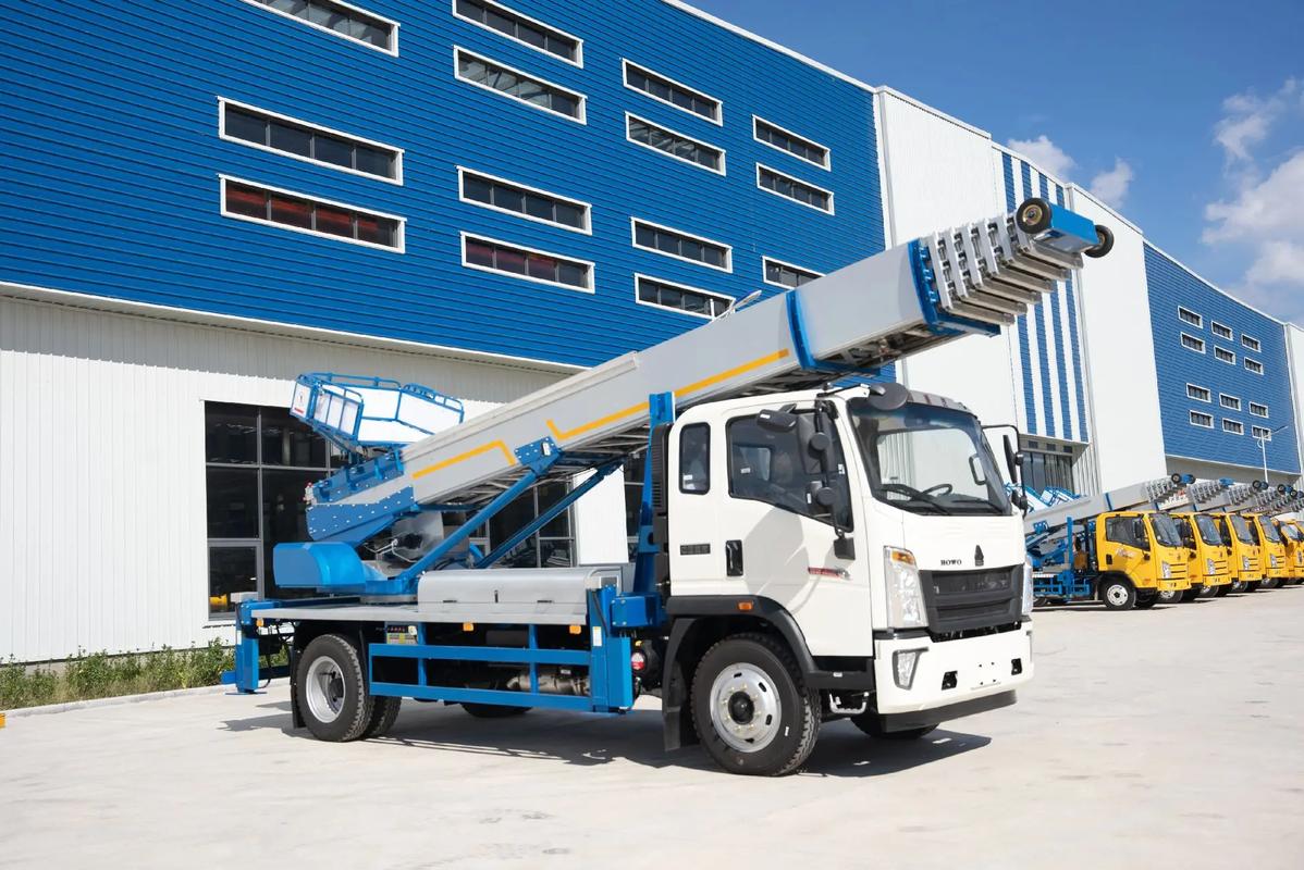 金湾出租云梯车高空作业车 建筑垃圾搬运