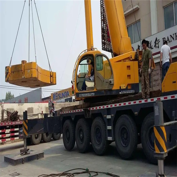 金湾当地吊车出租|机器吊装|75吨|工厂搬迁服务