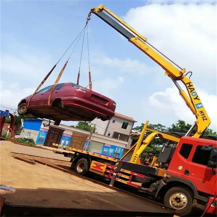 金湾吊车吊汽车的正确方法